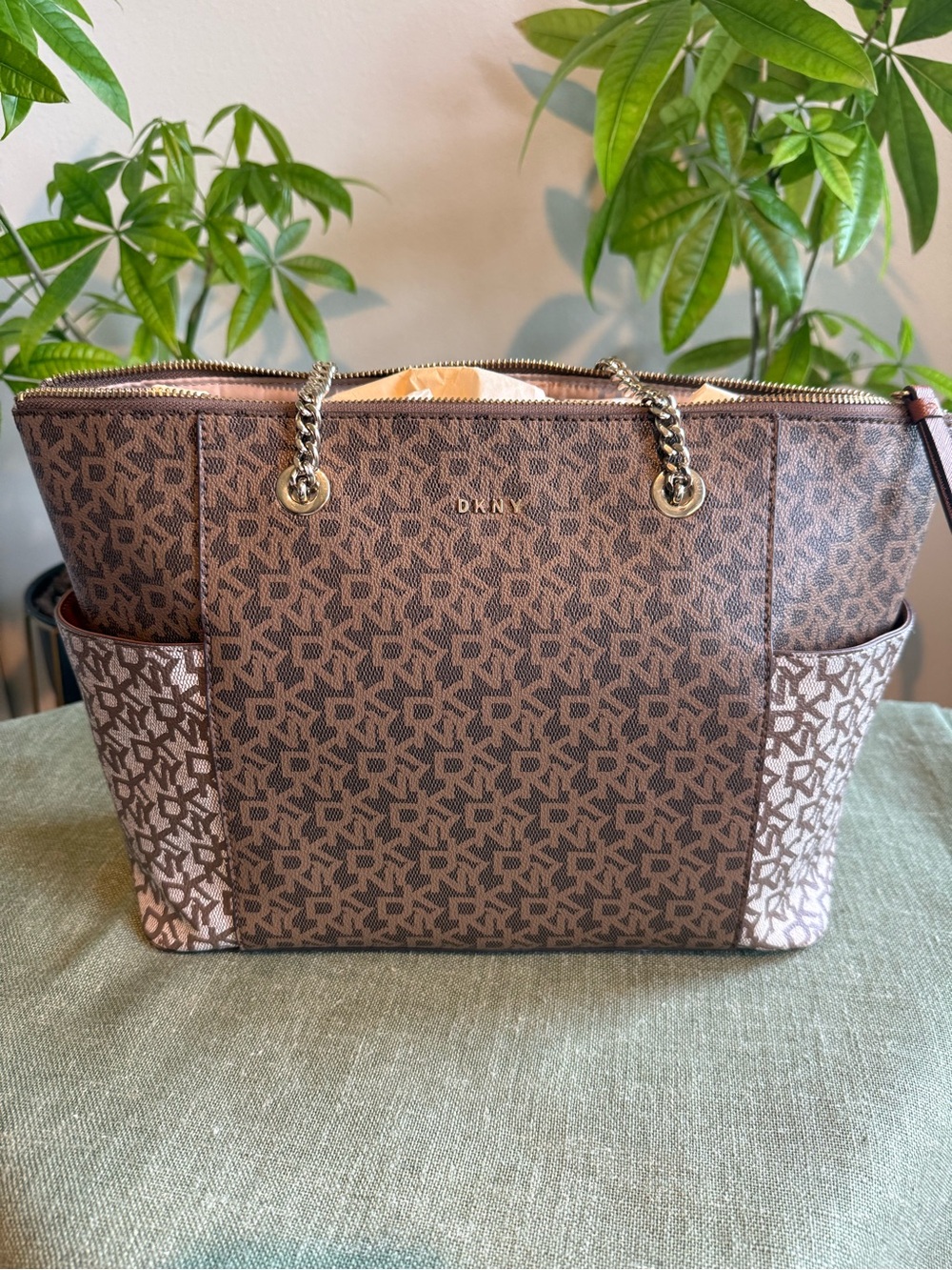 ✨ DKNY Logo Tote Bag – Brown Signature Print (NWOT) ✨